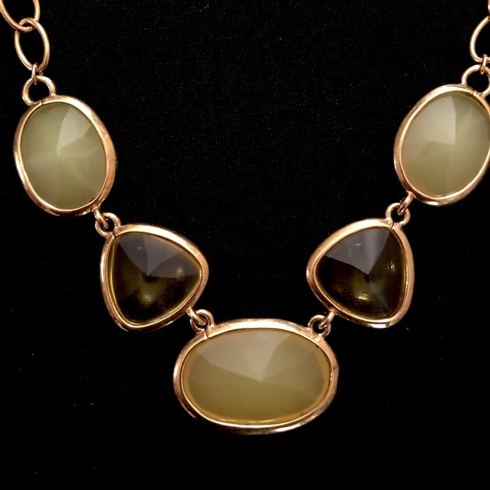 necklace Monet vintage Gold tone chain with large green stones - Picture 3 of 9